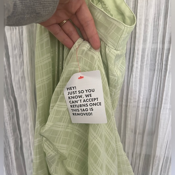 ASOS DESIGN Petite pleated cut out midi dress in apple green - Picture 4 of 4